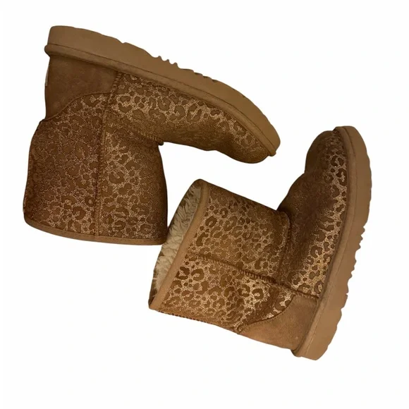 UGG Girls Classic Gold Glitter Leopard Print Boots Size 4 - Picture 1 of 6